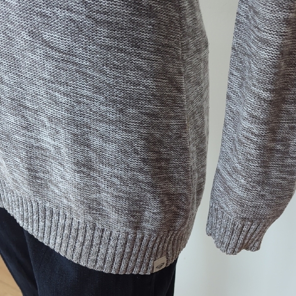 Roxy Gray and White Long Sleeve Top - Picture 9 of 13